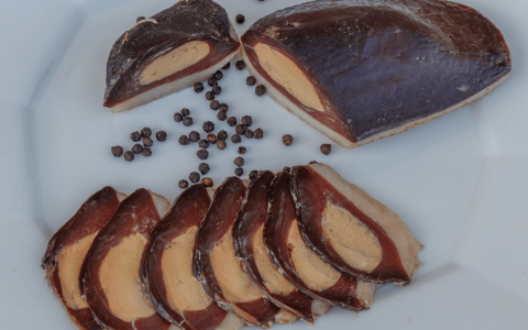 magret-de-canard-seche_fourre_foie_gras